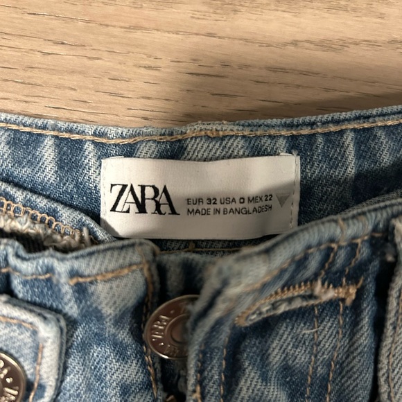 Zara Denim Shorts - Picture 3 of 3